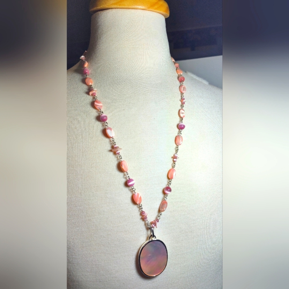 Long Elegant Pink Mother Of Pearl Beaded Necklace with Pendant NWOT
